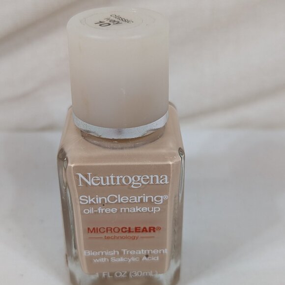 Neutrogena Skin Clearing Natural Ivory Foundation - Picture 1 of 2